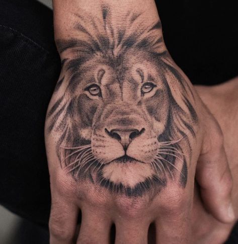 Lion Tattoo On Hand Men, Lion Hand Tattoo For Women, Small Lion Tattoo Men, Lion Hand Tattoo Men, Hand Tats Men, Mandala Tattoo Mann, Rosen Tattoo Mann, Lion Tattoos For Men, Leo Lion Tattoos