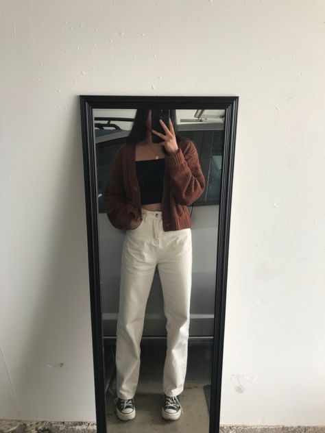 Outfit W Converse, Converse Cardigan Outfit, Cropped Brown Sweater Outfit, Outfit Ideas Cream Pants, Light Brown Cardigan Outfit Aesthetic, Brown Basic Outfit, Causal Dress Pants Outfit, How To Wear Brown Cardigan, Brown Knitted Cardigan Outfit