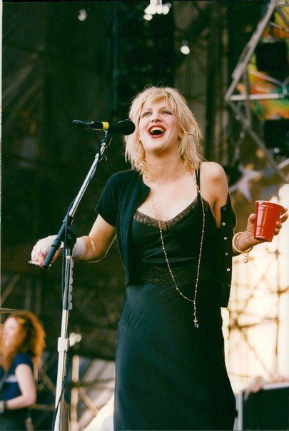 Fotos de Courtney Love-Cobain Black, 90s Grunge, Courtney Love 90s, Courtney Love, A Woman