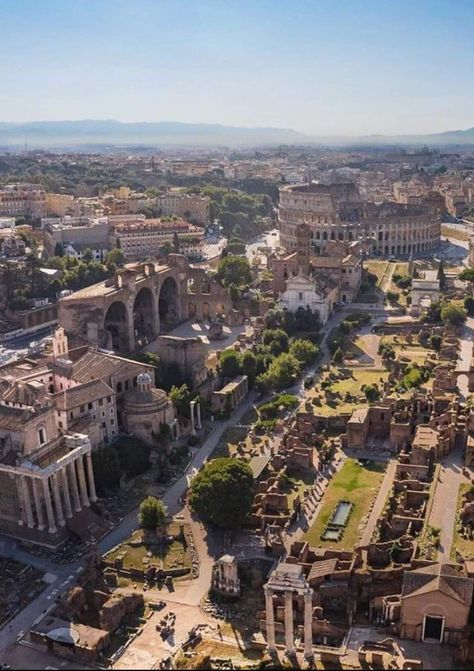 Rome Aesthetic, Bella Roma, Rome Streets, Mediterranean Aesthetic, Ar Build, Rome Antique, Beautiful Cities, Roman History, Beautiful Pics