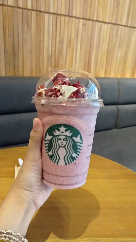 Coffee starbucks Red Velvet Cake Starbucks Drink, Red Velvet Drink Cup, Red Velvet Starbucks Drink, Minuman Red Velvet, Starbucks Snapgram, Starbucks Red Velvet, Starbucks Delivery, Starbucks Ice Cream, Red Velvet Ice