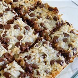 magic cookie bars. done. Eagle Brand Recipes, Desserts Nutella, Dolly Bars, Magic Cookie Bar Recipe, Hello Dollies, Smores Dessert, Magic Cookie Bars, Delicious Deserts, Dessert Aux Fruits