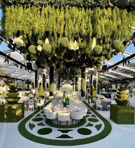 Oasis Wedding, Unique Tall Wedding Centerpieces, Green Wedding Venue Decor, Green House Venue Wedding, Green Carpet Event Entrance, Tropical Wedding Lounge Area, Palm Event Center Wedding, Unique Event Decor, Weddings Decorations Elegant Romantic