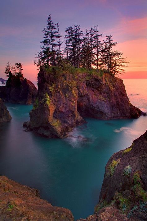 The Haystack Rocks - Samuel Boardman State Park Have Inspiration, Oregon Travel, Oregon Coast, Beautiful Places To Visit, Vacation Ideas, Vacation Destinations, Most Beautiful Places, Pacific Northwest, Vacation Spots