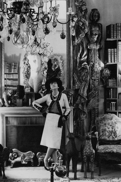 Where Coco Chanel spent her time in Paris | Vogue Paris Coco Chanel Aesthetic, Coco Chanel Birthday, Chanel Birthday, Chanel Aesthetic, Lace Apron, Mademoiselle Chanel, Chanel Boutique, Evening Dresses Short, Retro Photo