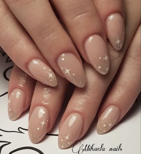 Oval Star Nails, Star Gel Nail Designs, Minimal Star Nail Art, Nude Nails Bridesmaid, Minimal Sparkle Nails, Short Almond Nails Stars, Wedding Nails Stars, Star Tip Nails, Star Wedding Nails