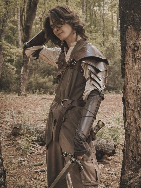 Ren Fair Masculine, Medieval Clothing Aesthetic Men, Medieval Male Aesthetic, Mid Evil Outfits Men, Male Rennisance Faire Costumes, Adventure Outfit Male, Midevil Male Clothing, Adventurer Aesthetic Outfit Men, Adventurerer Outfit