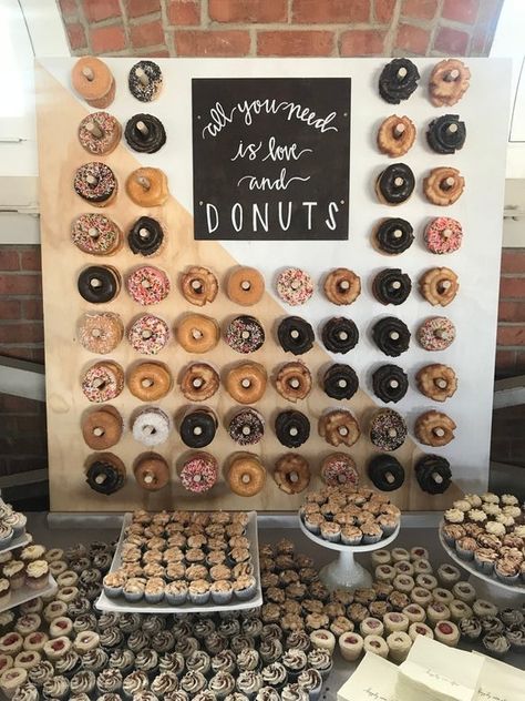 Diy Donut Wall, Donut Wall Wedding, Diy Donut, Donut Stand, Diy Donuts, Wedding Donuts, Donut Bar, Sweet Tables, Interracial Wedding