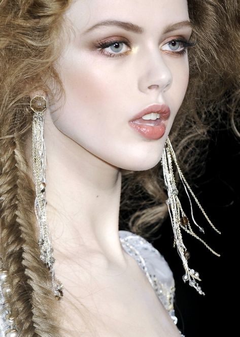 Frida / makeup + eyes. Long Hair, Hair, Make Up, Plaits, Wedding Makeup, A Woman, Braids, Skin, Makeup