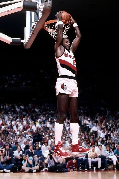 Clyde Drexler • "High Socks, High Jumper" Clyde Drexler, I Love Basketball, Basketball Shooting, Basketball Photos, Basketball Photography, Nba Legends, Nba Stars, Sports Hero, Basketball Legends