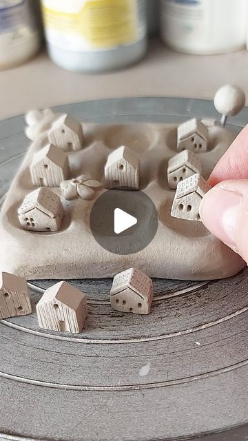 Diy Ceramic House, Pottery Tic Tac Toe, Kids Ceramics Projects, Clay Art Animals, Clay Projects Kids, Fimo Clay Crafts, Ceramics Animals, Diy Fimo, Pottery Ornaments