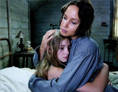 Why Your Older Sister Is One of the Most Important People in Your Life Primrose Everdeen, Gale Hawthorne, Hunger Games 2, Hunger Games Katniss, Hunger Games Movies, I Volunteer As Tribute, Donald Sutherland, Katniss And Peeta, Hunger Games 3