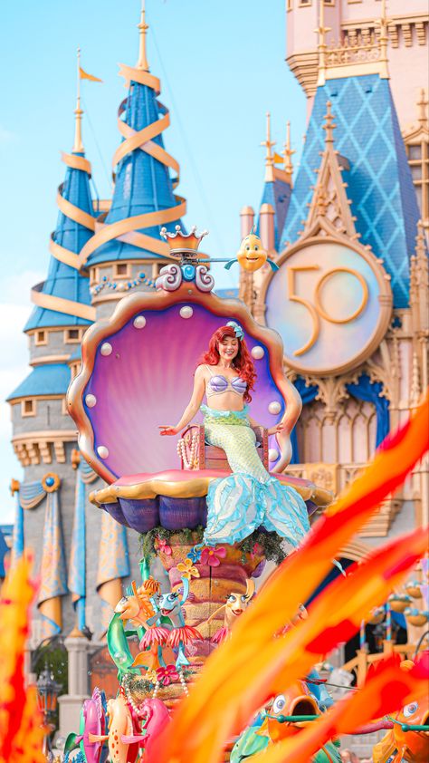 Walt Disney World Aesthetic, Disney World Aesthetic, Disney Parque, Disney World 50th Anniversary, Disney Parade, Disney Lifestyle, Disney 50th Anniversary, Disney World Pictures, Disney World Characters