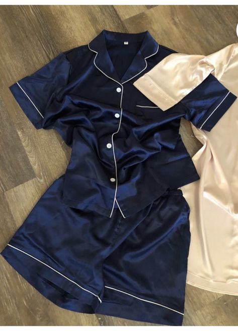 Bridal Party Pajamas, Satin Pajamas Set, Pajamas Aesthetic, Pijamas Women, Pajama Fashion, Cute Pjs, Cute Sleepwear, Cute Pajama Sets, Pajama Outfits