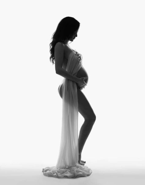 Vom Avea Un Copil, Maternity Silhouette, Photo Bb, Maternity Studio, Baby Fotografie, Silhouette Photography, Maternity Inspiration, Motherhood Photography, Foto Baby