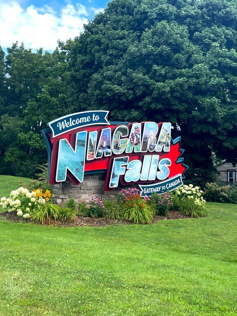 Welcome to Niagara Falls sign Midwestern Summer, Canada Niagara Falls, Watkins Glen State Park, Niagara Falls Canada, Dream Trip, Gap Year, Fall Signs, Retro Aesthetic, Favorite City