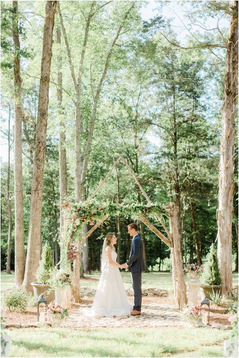 Chattanooga Tennessee Wedding Venues, Micro Wedding Venues Tennessee, Outdoor Small Wedding, Wedding Venues Nashville Tn, Tiny Wedding Venues, Chattanooga Wedding Venues, Small Family Wedding, Small Wedding Venues, Garden Wedding Venues