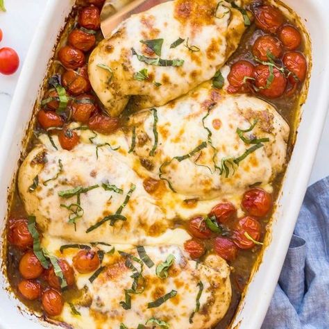 Ashley | Easy Family Meals on Instagram: "🎉My last Baked Chicken Breast for the month — you have loved these recipes as much as I have! 🙌 I may just have to continue on this theme forever 🤣 This Baked Chicken Caprese is made with a simple balsamic pesto marinade, roasted with cherry tomatoes and topped with melty mozzarella and fresh basil 🥰 So easy and so full of flavor! . Catching up? The first 3 baked chicken breast recipes were: 1) Perfect Baked Chicken Breasts 2) Baked Tuscan Chicken 3) Dinner Ideas Oven, Chicken Dinner Ideas Easy, Baked Chicken Caprese, Chicken Caprese Recipe, Perfect Baked Chicken Breast, Baked Caprese Chicken, Perfect Baked Chicken, Pepper Casserole, Chicken Caprese