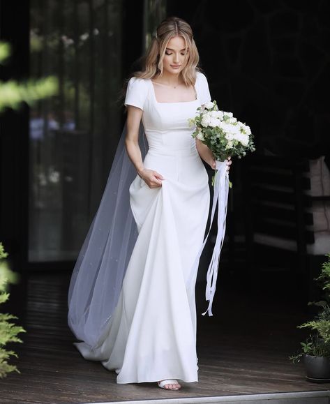 Wedding Gown Simple Classy Elegant, White Knee Length Dress With Sleeves, Wedding Dinner Party Outfit, Simple White Wedding Dress Classy, Wedding Vale Short, Modest Classy Wedding Dress, Simple Modest Wedding Dresses Classy, Modest Wedding Gowns Classy, Simple Satin Wedding Dress With Sleeves