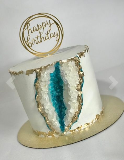 Crystals Cake Birthday, Geo Crystal Cake, Crystal Cake Ideas, Cakes Geode, Geo Cakes, Geo Cake, Gem Cake, Buttercream Cake Designs, 13 Birthday Cake