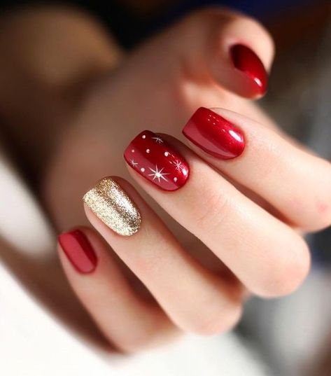 15 Diseños en rojo para una manicura navideña de altura Makeup Nails Designs, Red Acrylic Nails, Cute Christmas Nails, Christmas Nails Easy, Christmas Gel Nails, Christmas Nail Art Designs, Christmas Nails Acrylic, Pretty Christmas, Beautiful Nail Designs