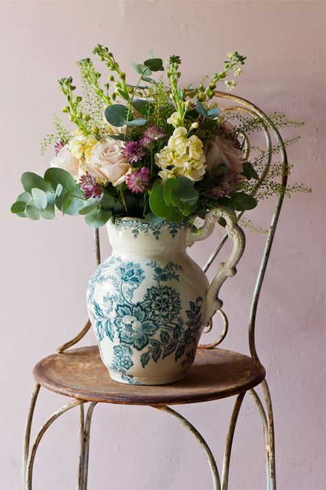 Vases Flowers, Pretty Books, Antique Pitcher, Blue And White Vase, Flowers Decor, Antique Vase, Beautiful Flower Arrangements, Annie Sloan Chalk Paint, Container Flowers