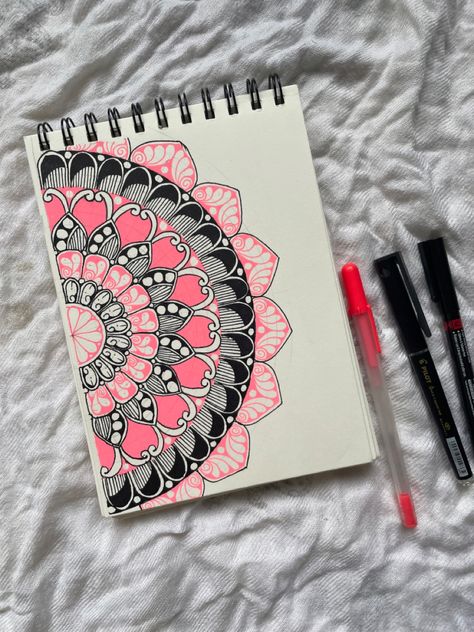 Art With Colour Pencils, Semicircle Mandala, Super Easy Drawings, Shading Drawing, Easy Mandala Drawing, Drawing Ideas List, Mandala Art Therapy, Astronomy Art, Simple Mandala