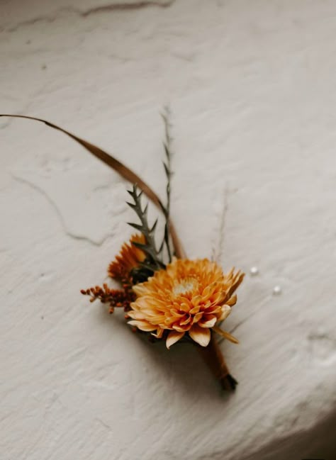 Burnt Orange Groom, Fall Boutonnieres, Small Bridesmaid Bouquets, Rusting Wedding, Wedding Venue Locations, Orange Wedding Flowers, Urban Wedding Venue, Burnt Orange Weddings, Romantic Dream