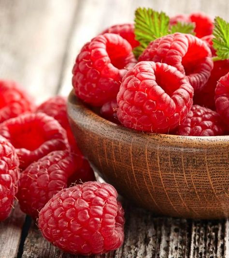 Raspberry Benefits, Benefits Of Berries, Micro Nutrients, Bowl Of Cereal, Raspberry Seeds, Raspberry Seed Oil, Flavored Vodka, Goji Berries, Essential Fatty Acids