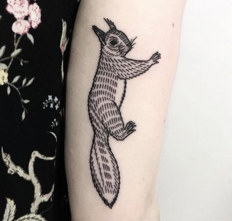 Squirrel Tattoo, Traditional Tattoo Inspiration, Engraving Tattoo, M Tattoos, Art Plan, Squirrel Art, Wicked Tattoos, Cute Little Tattoos, Knee Tattoo