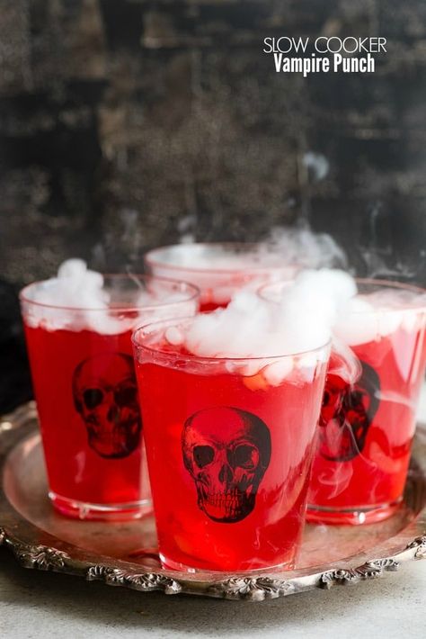 Slow Cooker Vampire Punch {Serve Warm or Cold} Vampire Punch, Punch Halloween, Halloween Punch Recipes, Halloween Chic, Red Punch, Fall Eats, Halloween Punch, Jungle Juice, Vegan Drinks