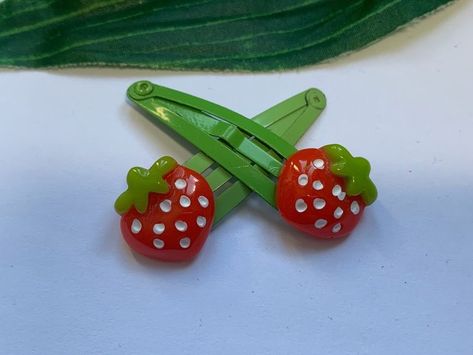 Recipes Chili, Baby Barrettes, Strawberry Baby, Pizza Food, Toddler Hair Clips, Food Breakfast, Get Ready For Summer, Strawberry Fields, Pearl Earrings Dangle