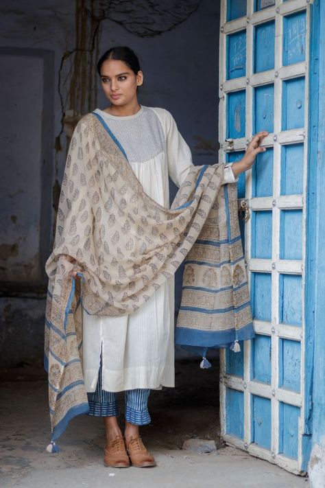 Cotton Dress Pattern Indian, Office Wear Women Work Outfits, Latest Salwar Kameez Designs, Velvet Suit Design, Cotton Dress Pattern, Chic Outfits Classy, Kameez Designs, Latest Salwar Kameez, Indian Designer Suits