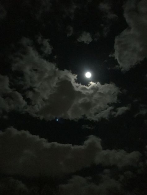 Introvert Girl, 심플한 그림, Beautiful Night Sky, Night Sky Photography, Dark Paradise, Moon Pictures, Moon Photography, Beautiful Moon, Black Aesthetic Wallpaper