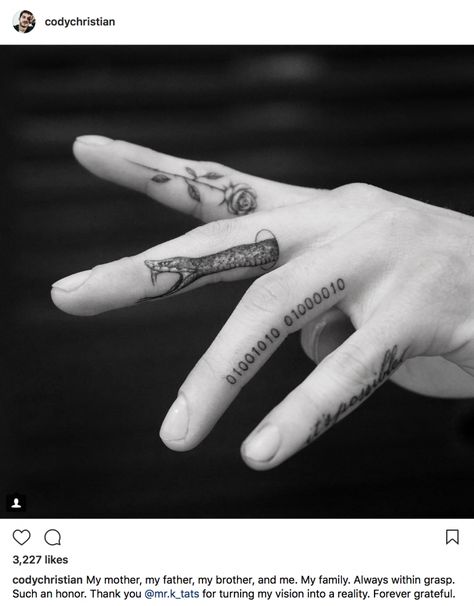 Side Finger Tattoos, People With Tattoos, Herren Hand Tattoos, Middle Finger Tattoos, Finger Tattoo For Women, K Tattoo, Snake Tattoo Design, Cody Christian, Finger Tattoo