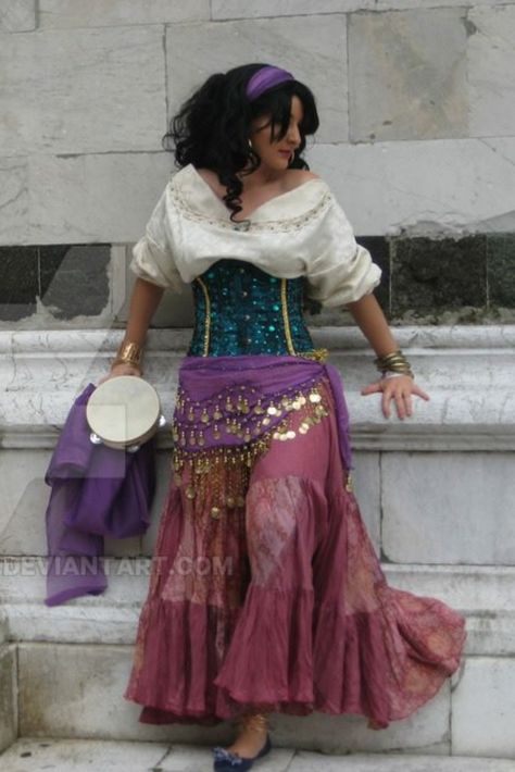 Gipsyland Outfit, Esmeralda Cosplay, Esmeralda Disney, Witch Costumes, Look Rock, Cute Games, Fortune Teller, Layering Outfits, Halloween Outfits