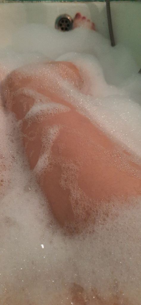 Bath Tub Aesthetic, Hands With Drip In Hospital, Academia Hairstyle, Bath Aesthetic, Girl Gang Aesthetic, Eye Pictures, Instagram Party, Wrist Tattoos For Women, Cute Instagram Pictures