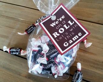 Football Team Snacks, Football Treat Bags, Basketball Treats, Football Treats, Sports Snacks, Football Player Gifts, Volleyball Team Gifts, Football Team Gifts, Team Snacks