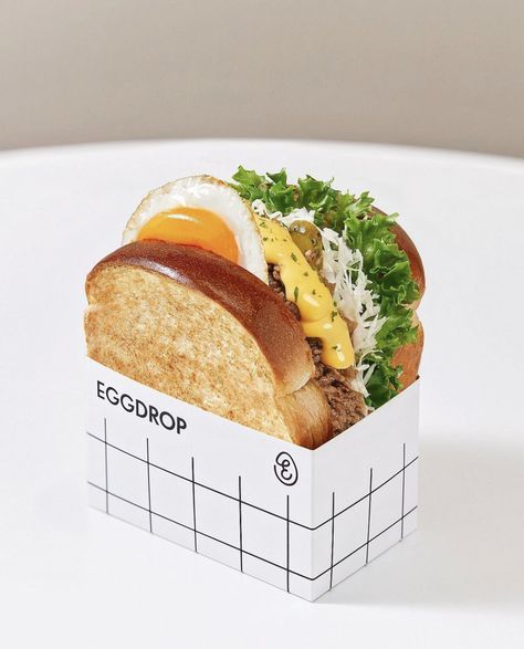 Sandwich Box Design, Sandwich Product Photography, Food To Go Ideas, Sandwich Packaging Ideas, Packaged Sandwiches, Sandwich Shop Design, Sandwich Branding, Deli Packaging, Sandwich Holder