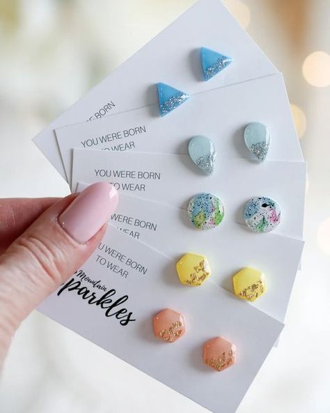 Jewelry Packaging Diy, Earrings Packaging, Hand Jewelry Rings, Resin Accessories, Resin Crafts Tutorial, Diy Earrings Polymer Clay, Diy Resin Projects, Resin Jewelry Diy, Polymer Clay Jewelry Diy