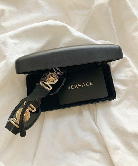 Versace Aesthetic, Sunglasses Versace, Beauty Hair Color, Versace Glasses, Model Inspo, Stylish Glasses, Versace Sunglasses, Looks Street Style, Men Vintage