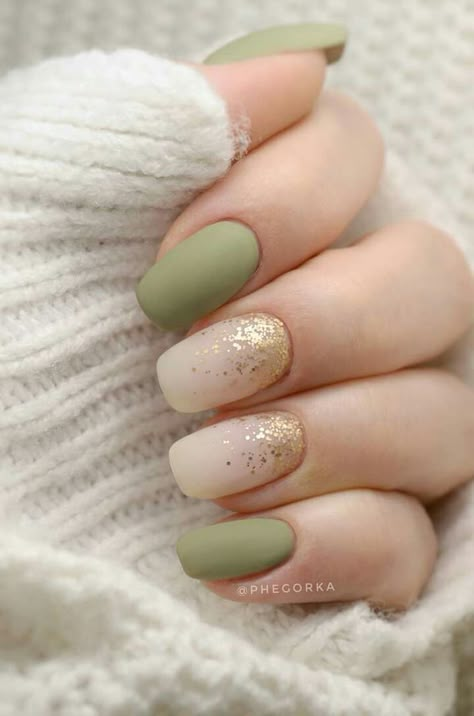 Army Green Spring Nails, Green Gel Manicure Ideas, Minimalistic Spring Nails, Sage Green And Beige Nails, Spring Wedding Nails For Guest, Green And Beige Nails, Moh Nails, Soft Green Nails, Ongles Beiges