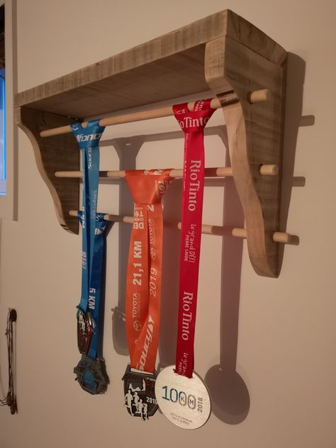 Wood medal stand made from pallet. 3 different height to avoid medal overlap. Shelf on top to store or decorate it ! Award Shelves, Medal Stand, Medal Rack, Living Room Orange, Organization Hacks, Kid Stuff, Woodworking Projects, Home Office, Toyota