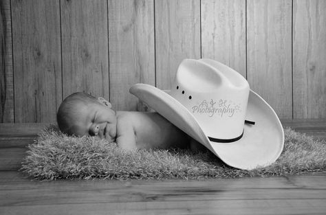 Cowboy Infant Pictures, Cowboy Themed Newborn Pictures, Newborn Cowboy Hat Pictures, Newborn In Cowboy Hat, Newborn Cowboy Photoshoot, Newborn Photography Farm Theme, Newborn Photography Saddle, Horse Newborn Photography, Newborn Photos Western