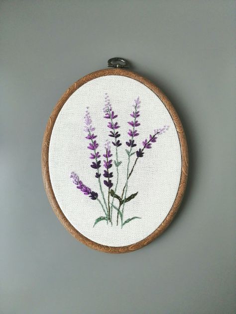 embroidery patterns Oval Embroidery Hoop, Oval Embroidery, Lavender Embroidery, Embroidery Jeans Diy, Hoop Art Wall, Bird Embroidery Pattern, Cat Embroidery Design, Clothes Embroidery Diy, Embroidery Hoop Wall