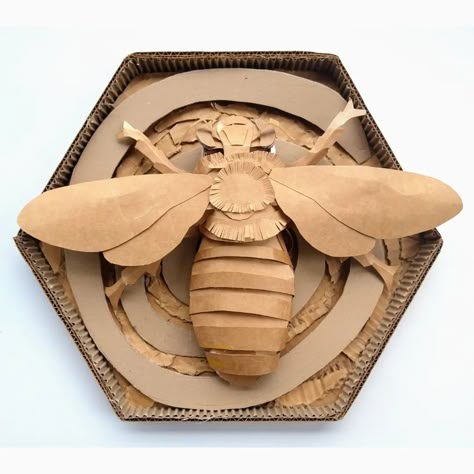 Cardboard Insects Sculpture, Cardboard Bug Sculpture, Paper Mache Bee, Cardboard Insects, Cardboard Bugs, Cardboard Sculpture Ideas, Cardboard Bee, Cardboard Relief Sculpture, Strange Insects