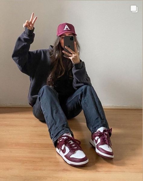 Nike Dunks Red Outfit, Nike Dunk Red Outfit, Nike Dunk Women Outfit, Red Nike Dunks Outfit, Red Dunks Outfit, Nike Dunk Outfit Woman, Dunk Outfit Women, Nike Dunk High Outfit, Dunk High Outfit