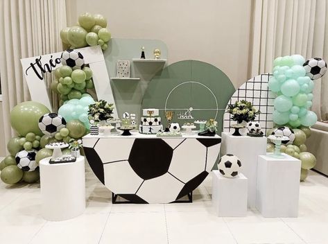 Soccer Birthday Theme, Soccer Baby Showers, Soccer Party Decorations, Party Rental Ideas, Soccer Theme Parties, Football Theme Birthday, Theme Bapteme, Football Party Decorations, Soccer Baby