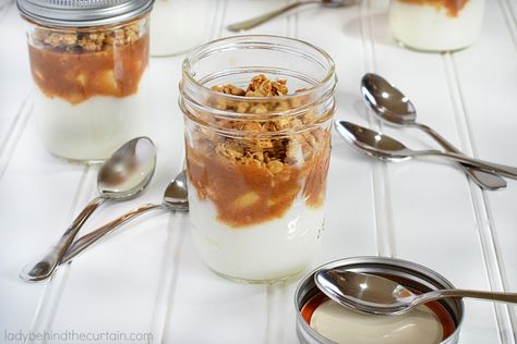 Apple Pie Parfaits Apple Parfait, Calorie Breakfast, Parfait Recipe, Apple Breakfast, Granny Smith Apple, Low Calorie Breakfast, Parfait Recipes, Apple Pies Filling, Vanilla Yogurt