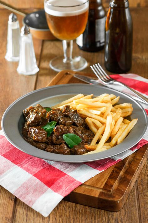 10 Traditional Foods to Eat in Belgium—And Where to Try Them Thick Beef Stew, Belgium Food, Chocolate Beer, Belgium Waffles, Belgian Food, Cooking With Beer, Slow Cooked Beef, European Food, World Recipes